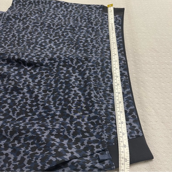 Athleta women’s navy color comfy shorts - Picture 7 of 14